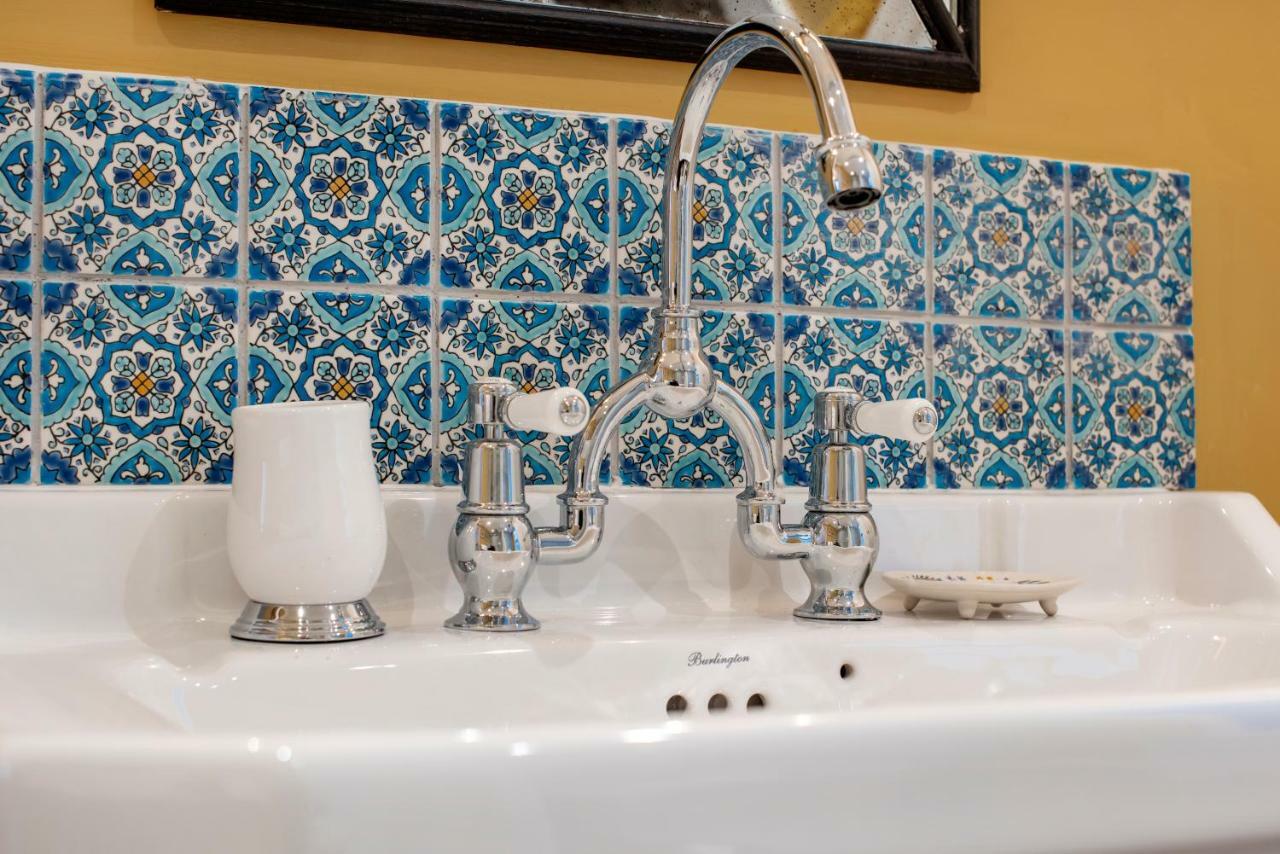 באת' Stylish & Spacious City Center Georgian Townhouse מראה חיצוני תמונה